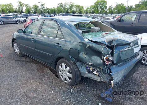 2004 Toyota Camry Xle z USA, uszkodzony, nr VIN 4T1BE30KX4U286835